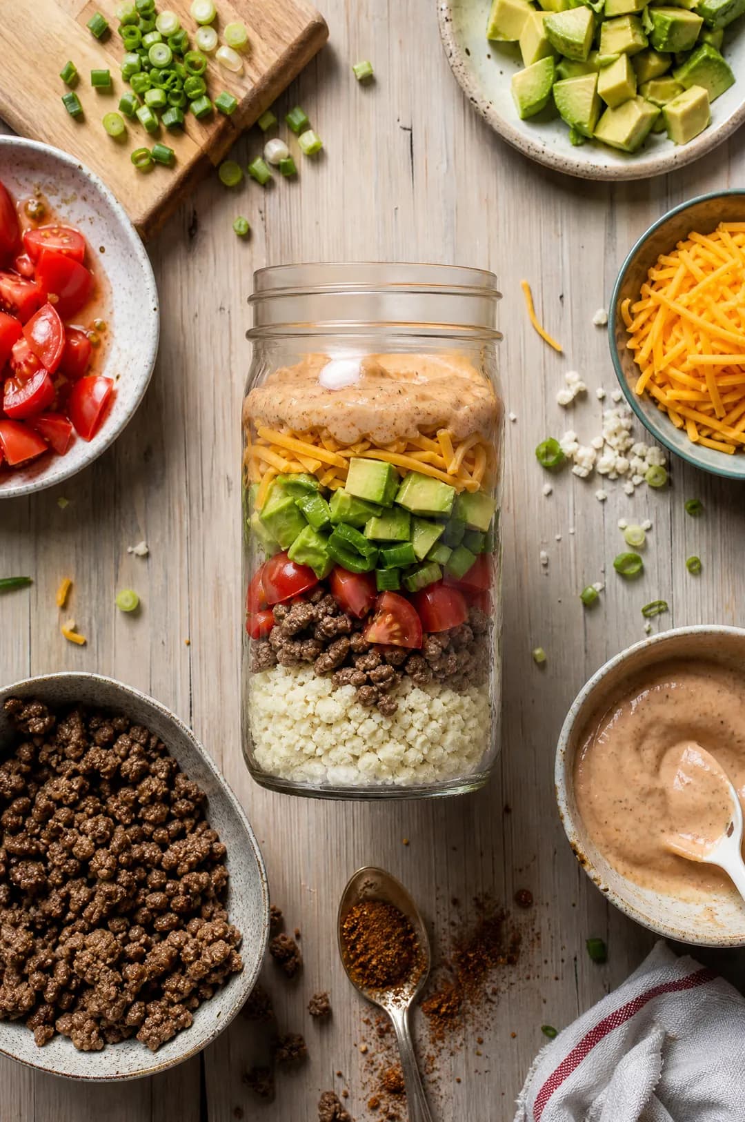 Salade de chou-fleur mexicaine dans un bocal Mason